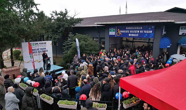 Bahçelievler'de engelli vatandaşlara özel ücretsiz berber hizmeti düzenlenen törenle başladı