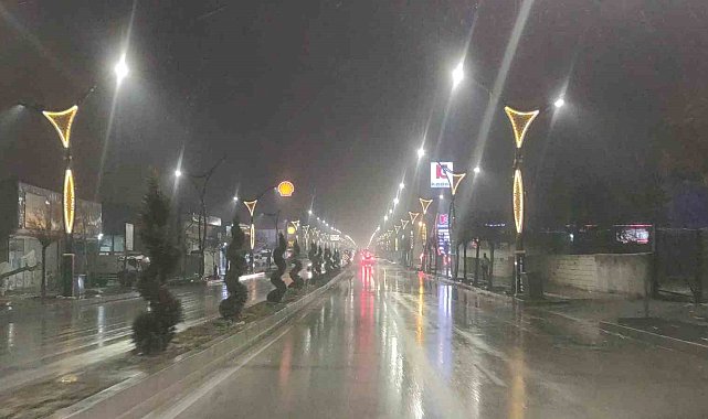 Bahçesaray'da kar kalınlığı 50 santimetreye ulaştı