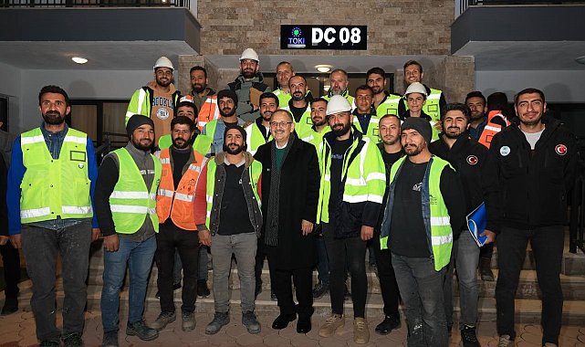 Bakan Özhaseki: "Depremden etkilenen 11 şehrimizde 930 şantiyede, 110 bin 450 çalışma arkadaşımızla 7 gün 24 saat yağmur çamur demeden tüm gayretimizle sahadayız"