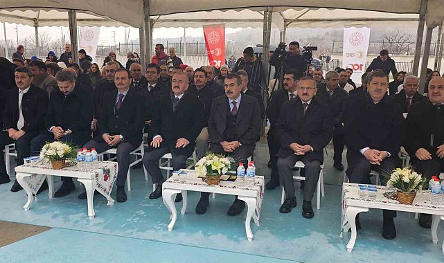 Bakan Tekin: "Bize düşen, sahip olduğumuz geleneği fırsat eşitliğini göz önünde bulundurarak, bu farklılıkların hepsini milletimizin bir zenginliği olarak davranmak"