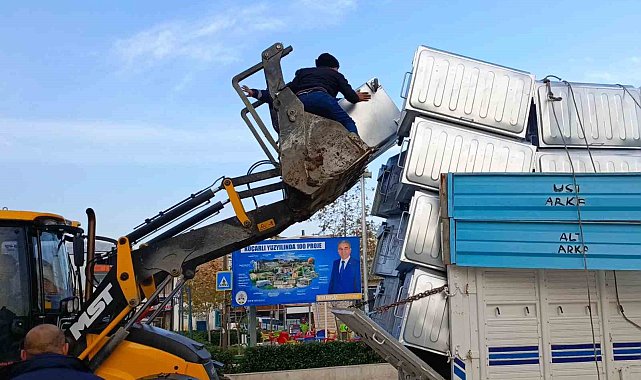 Bakanlıktan, Koçarlı Belediyesi'ne 140 çöp konteyneri hibe edildi