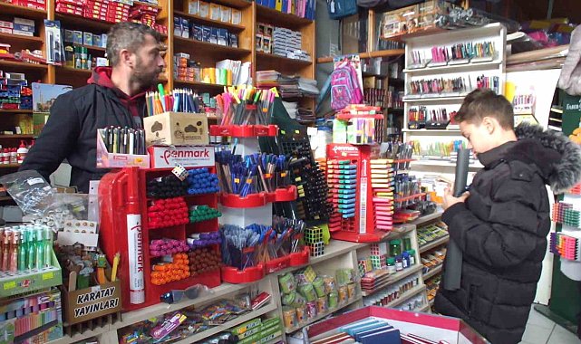 Balıkesir'de 'askıda kırtasiye' uygulaması ilgi gördü