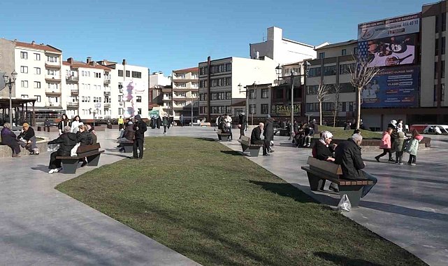 Balıkesir'e kar beklenirken bahar geldi