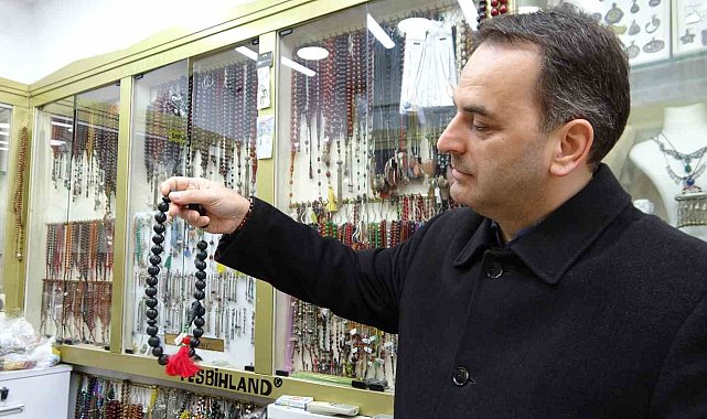 Balina kusmuğundan yapılan tespih 25 bin liraya satılıyor