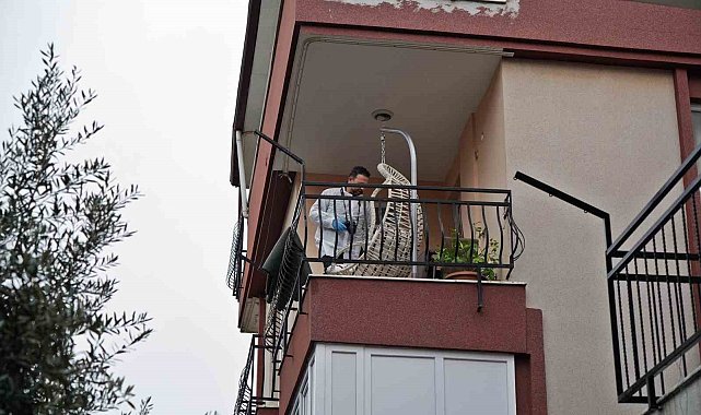 Balkonda kanlar içerisinde ölü bulundu