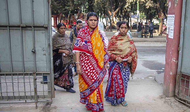 Bangladeş'te halk genel seçimler için sandık başında