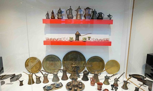 Başkan Akay'dan Seyhan'a 'Kahve Evi'