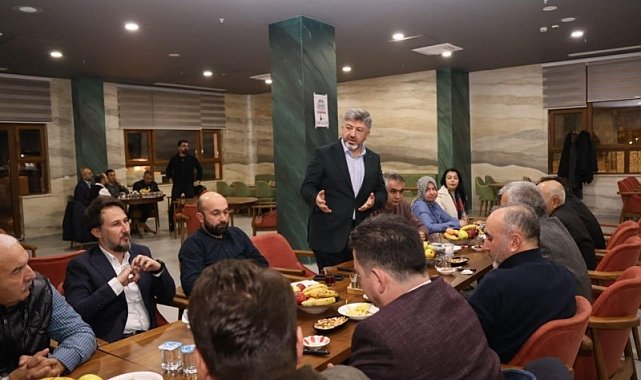Başkan Akçadurak, belediye meclis üyelerine plaket verdi