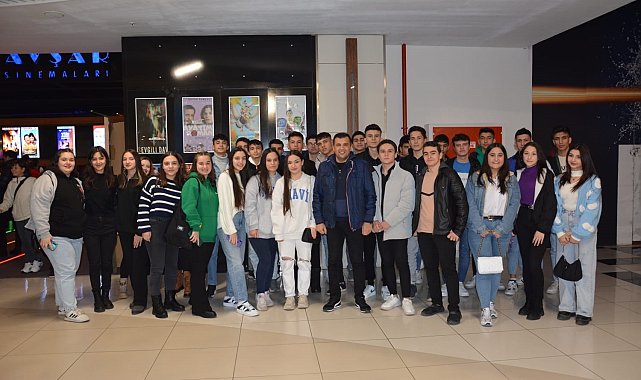Başkan Atlı, Atatürk filmini gençlerle birlikte izledi
