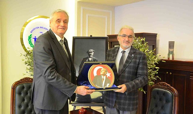 Başkan Bakkalcıoğlu Ertuğrulgazi Derneği'nin yeni yöneticileri ile bir araya geldi