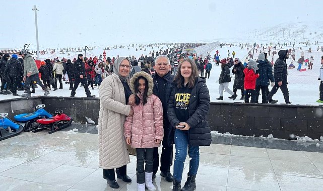 Başkan Büyükkılıç, Erciyes Kayak Merkezi'nde kayak severlerle buluştu