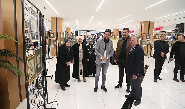 Başkan Büyükkılıç, Esma'ül Hüsna Hüsn-i Hat Sergisi'ni gezdi