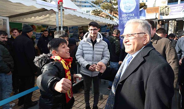 Başkan Büyükkılıç, hizmeti vatandaşın ayağına götüren çadırları ziyaret etti