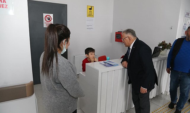 Başkan Büyükkılıç, sağlık çalışanlarını ziyaret etti