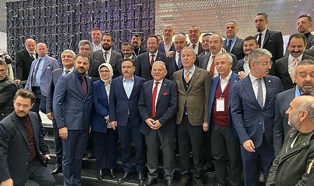 Başkan Büyükkılıç, Uluslararası İstanbul Mobilya Fuarı'nda Kayserili firmaların yanında
