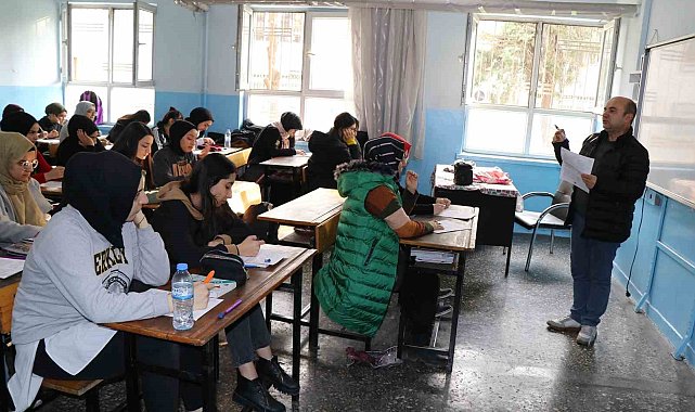 Başkan Canpolat ile gençler için eğitim seferberliği sürüyor