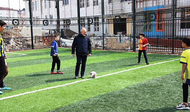 Başkan Çolakbayrakdar, gençlerin gönlünü fethetti