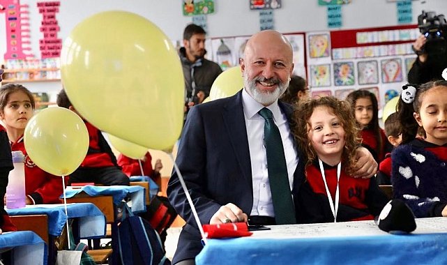 Başkan Çolakbayrakdar, öğrencilerin karne heyecanını paylaştı