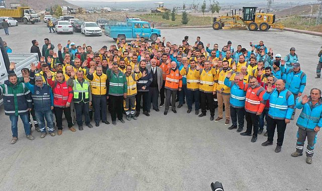 Başkan Çolakbayrakdar, "Yeter Ki bereket yağsın, kar temizlemeye hazırız"