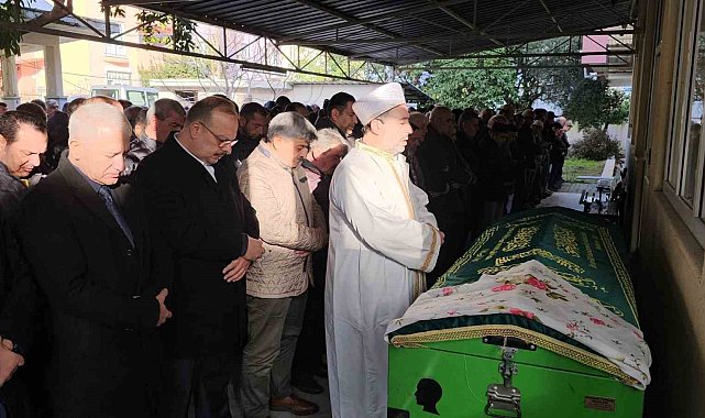 Başkan Çömden'in hayatını kaybeden annesi son yolculuğuna uğurlandı