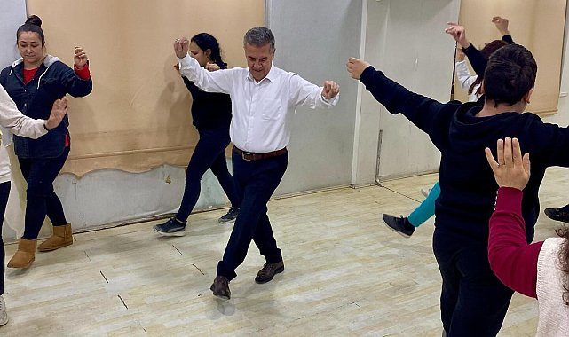Başkan Erol, kursiyerlerle zeybek rüzgarı estirdi