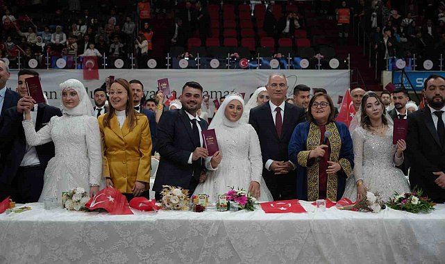 Başkan Fatma Şahin 250 çiftin nikahını kıydı