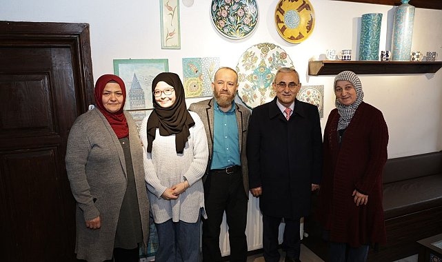 Başkan Işık çini sanatçısı İsmail Yiğit'i ziyaret etti