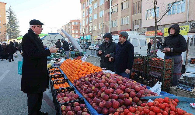 Başkan Kurt'tan salı pazarına ziyaret