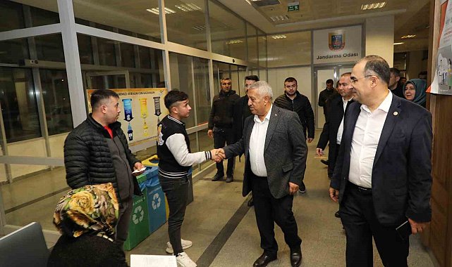 Başkan Zeybek belediye birimlerinin yeni yılını kutladı