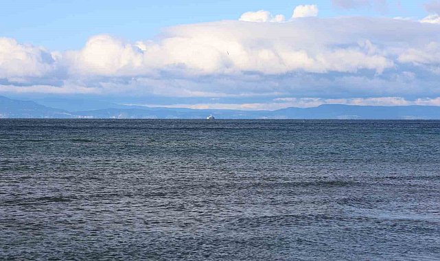 Batan balıkçı teknesindeki kayıp 2 kişiyi arama çalışmaları sürüyor