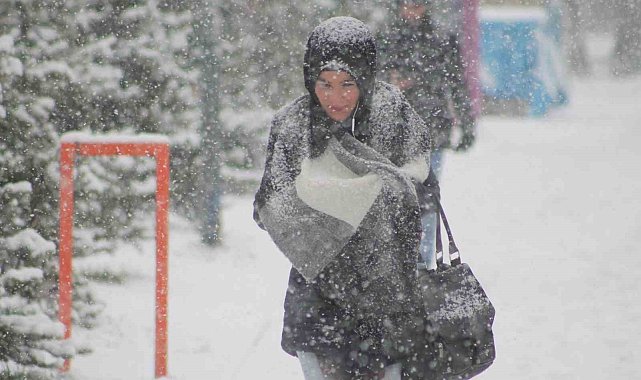 Bayburt'ta kar nedeniyle hamile ve engelli kamu çalışanlarına 1 gün izin verildi