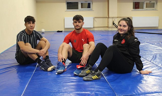 Bayburt'tan yürekleri ısıtan dostluk örneği: Aynı üniversiteyi aynı bölümü kazanıp aynı spor branşına gönül verdiler