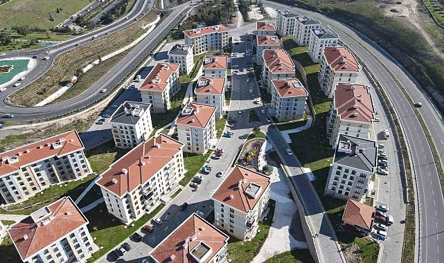 Bayraklı'da TOKİ konutlarının çevre düzenlemesi tamam