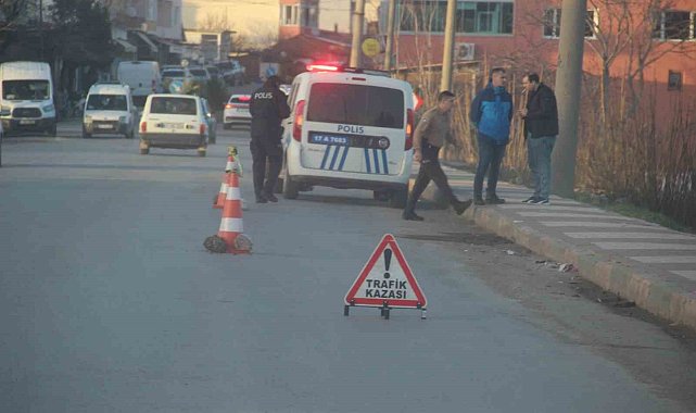 Bayramiç'te motosiklet yayaya çarptı: 3 kişi metrelerce savruldu