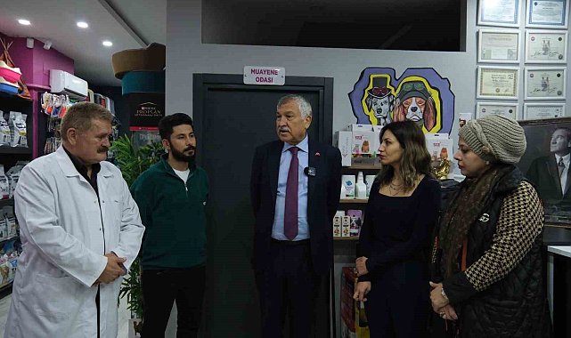 Belediye Başkanı Karalar, Atatürk'e hakaret edilen veteriner kliniğini ziyaret ederek, "yalnız değilsiniz" mesajı verdi