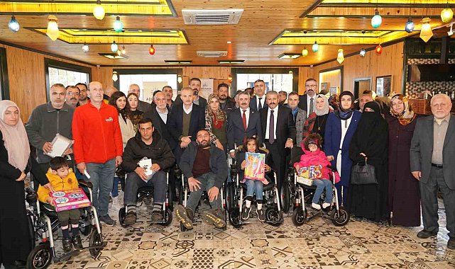 Belediyeden engelli vatandaşlara tekerlekli sandalye desteği