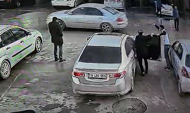 Benzin istasyonundaki saldırı anı güvenlik kamerasına yansıdı