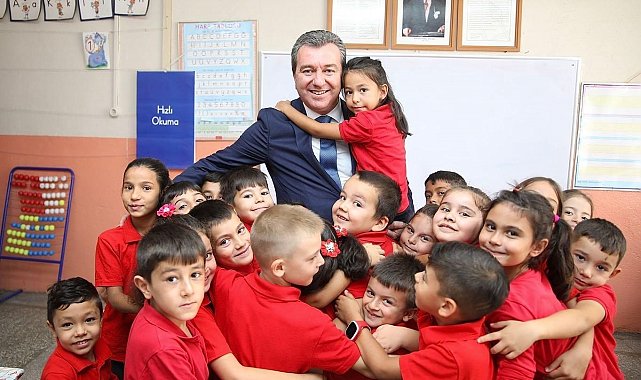 Bergama Belediyesinden ilçe genelindeki tüm öğrencilere destek