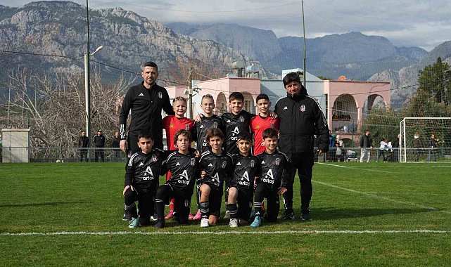 Beşiktaş Artaş U-10 takımı kalecisi minik Doruk, Bilecik'in gururu oldu
