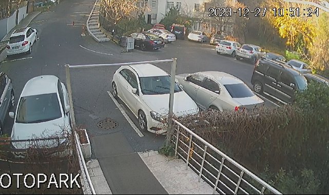 Beşiktaş'ta dehşet anları kamerada: Fren yerine gaza basınca bina boşluğuna uçtu