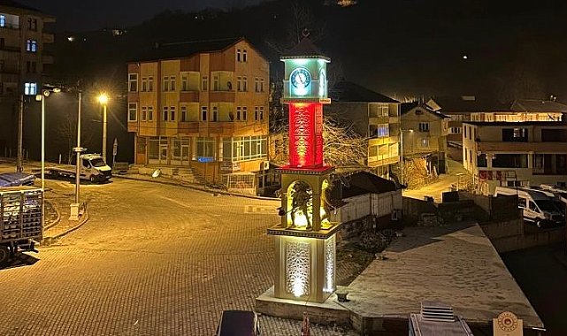 Beycuma'ya madenci heykeli saat kulesi