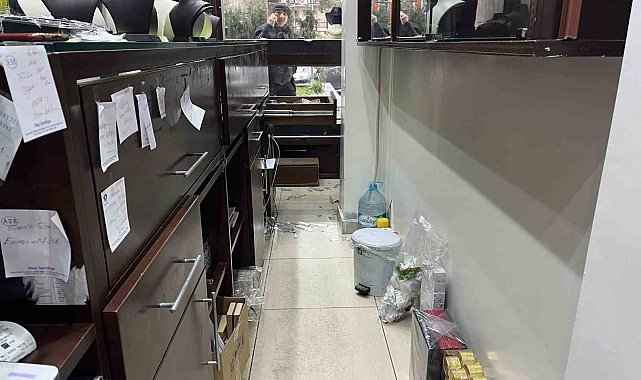 Beylikdüzü'nde 4 dakika içinde yaklaşık 1 buçuk kilo altını çaldılar