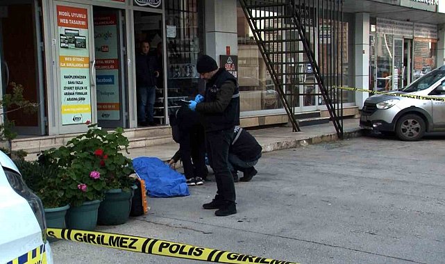 Beylikdüzü&#039;nde 54 yaşındaki kadın pasajın çatısından atlayarak intihar etti