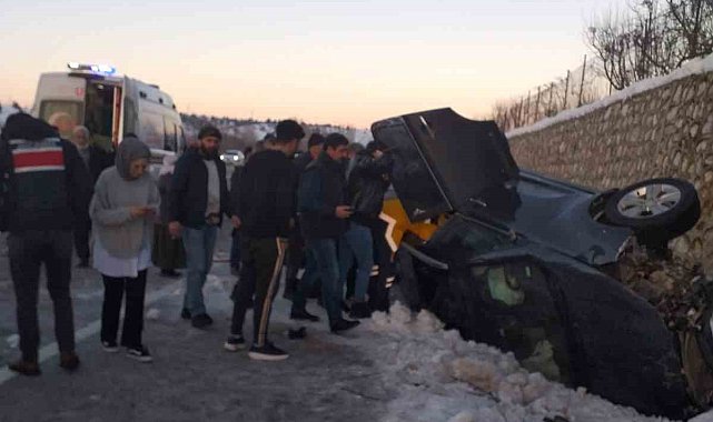 Bingöl&#039;de otomobil takla attı: 5 yaralı