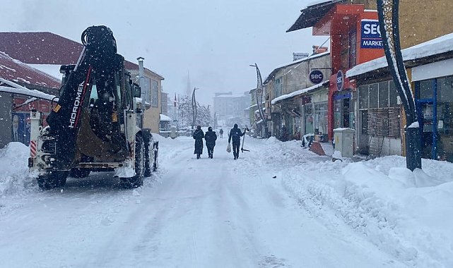 Bingöl'de yeni yılın ilk karı yağdı