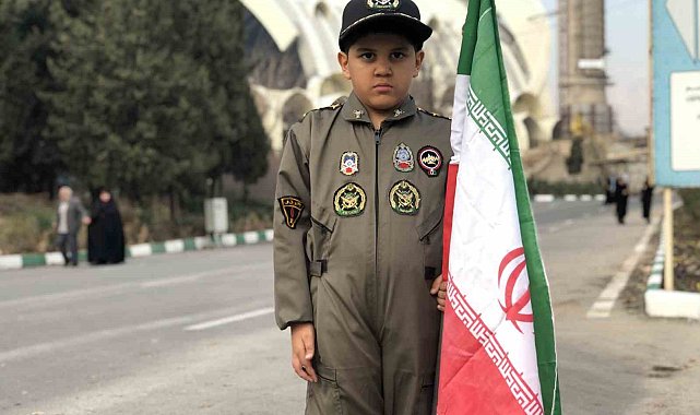 Binlerce İranlı Kirman'daki terör saldırısını protesto etti