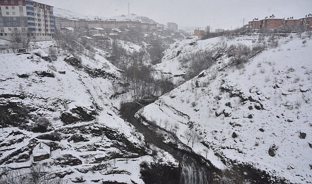 Bitlis&#039;te 34 köy yolu ulaşıma kapandı