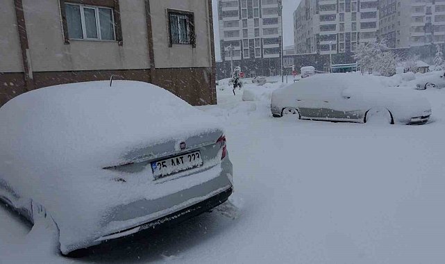 Bitlis'te 44 köy yolu ulaşıma kapandı