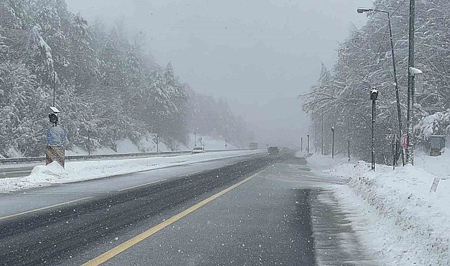 Bolu Dağı'nda aralıklarla kar yağışı etkili oluyor