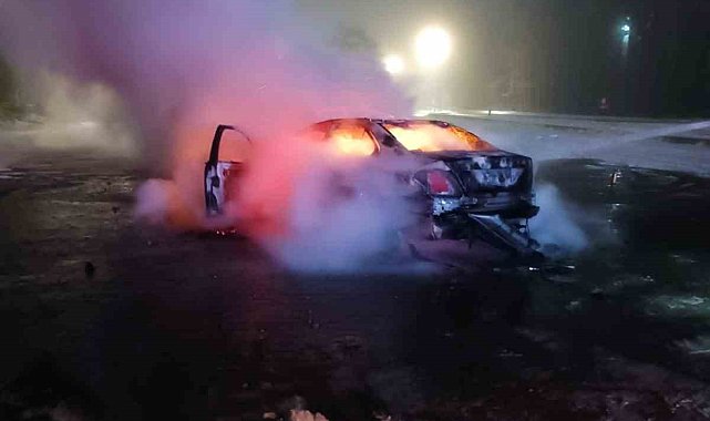 Bolu'da otomobil alev topuna döndü